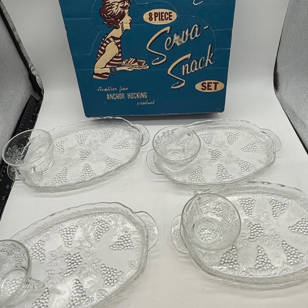 Vintage Anchor Hocking Serva-Snack Set 8 Piece Grape Pattern Glass Trays & Cups